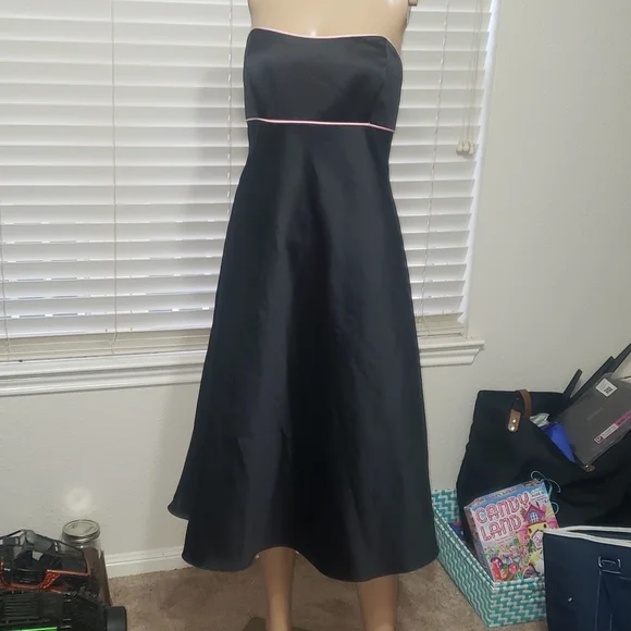 Alfred Angelo 8 black tea rose satin strapless fit & flare boned bodice cups